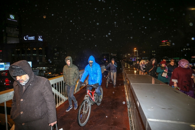 İstanbul'da beklenen kar yağışı başladı